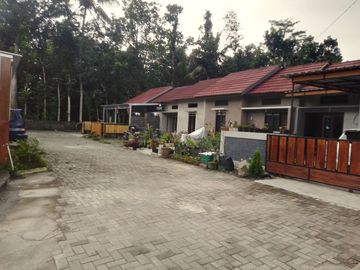 RUMAH MURAH DI TIMUR PASAR MANISRENGGO