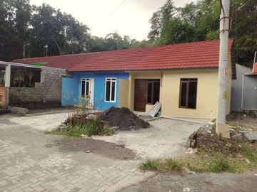 RUMAH MURAH DI TIMUR PASAR MANISRENGGO