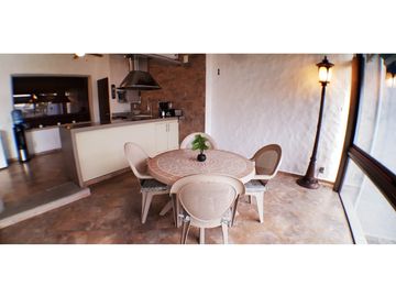 CASA EN VENTA CON VISTA AL LAGO 
