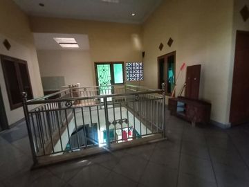 Rumah Luas Cocok Untuk Buat TK / Paud Di Taman Alamanda, Karangsatria, Bekasi.