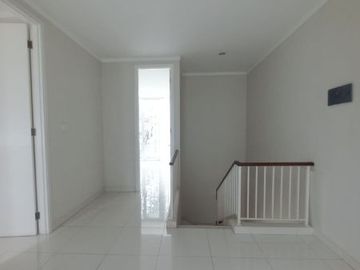 Rumah Bebas Banjir 4 Kamar tidur di Discovery Eola Bintaro, SC-7323