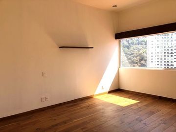 SUPER OPORTUNIDAD Espectacular Casa en Renta en Lomas Country sin amueblar
