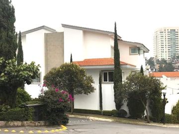 SUPER OPORTUNIDAD Espectacular Casa en Renta en Lomas Country sin amueblar
