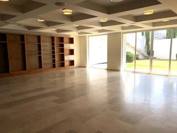 SUPER OPORTUNIDAD Espectacular Casa en Renta en Lomas Country sin amueblar