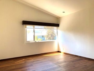 SUPER OPORTUNIDAD Espectacular Casa en Renta en Lomas Country sin amueblar