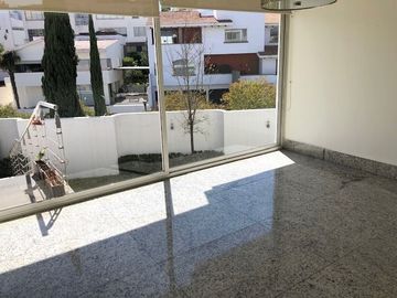 SUPER OPORTUNIDAD Espectacular Casa en Renta en Lomas Country sin amueblar