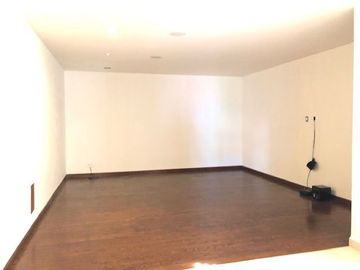SUPER OPORTUNIDAD Espectacular Casa en Renta en Lomas Country sin amueblar