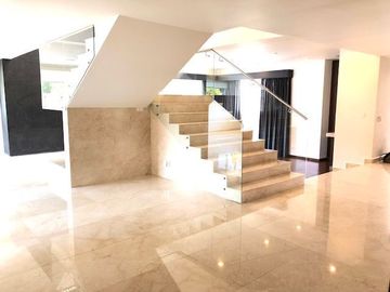 SUPER OPORTUNIDAD Espectacular Casa en Renta en Lomas Country sin amueblar
