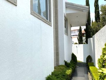 SUPER OPORTUNIDAD Espectacular Casa en Renta en Lomas Country sin amueblar