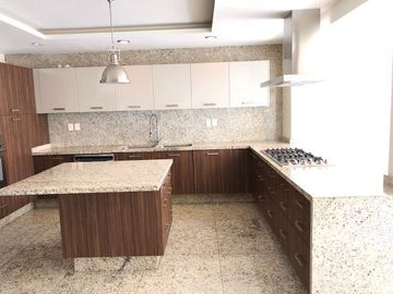 SUPER OPORTUNIDAD Espectacular Casa en Renta en Lomas Country sin amueblar