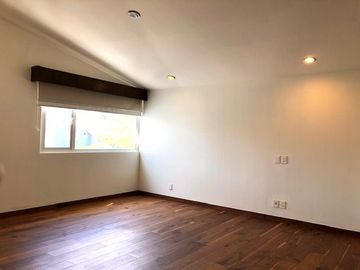SUPER OPORTUNIDAD Espectacular Casa en Renta en Lomas Country sin amueblar
