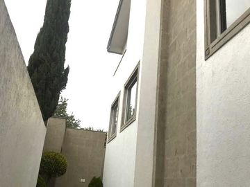 SUPER OPORTUNIDAD Espectacular Casa en Renta en Lomas Country sin amueblar