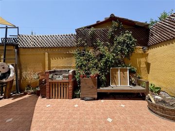 Casa en venta de 5 dorm. en Pudahuel