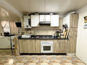 Casa en venta de 5 dorm. en Pudahuel