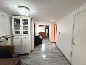 Casa en venta de 5 dorm. en Pudahuel