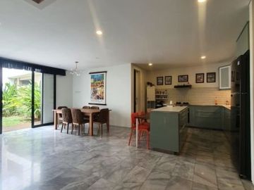 Rumah di Cipete, 2Lt, Pool, Semi Furn, dlm Private Cluster