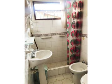 VENTA DE CASA Y CABAÑA EN DOS LOTES EN B. LA TOMA, CAPILLA DEL MONTE-