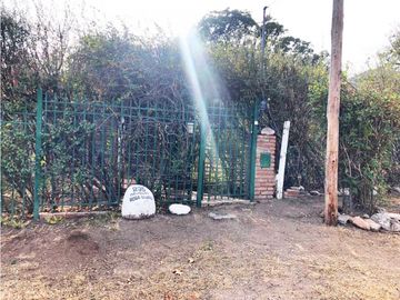 VENTA DE CASA Y CABAÑA EN DOS LOTES EN B. LA TOMA, CAPILLA DEL MONTE-