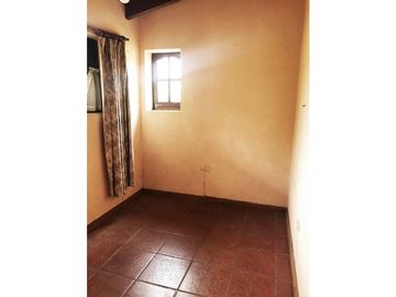 VENTA DE CASA Y CABAÑA EN DOS LOTES EN B. LA TOMA, CAPILLA DEL MONTE-