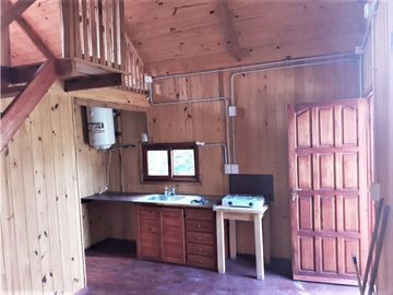 VENTA DE CASA Y CABAÑA EN DOS LOTES EN B. LA TOMA, CAPILLA DEL MONTE-
