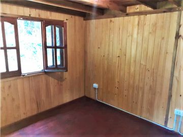 VENTA DE CASA Y CABAÑA EN DOS LOTES EN B. LA TOMA, CAPILLA DEL MONTE-