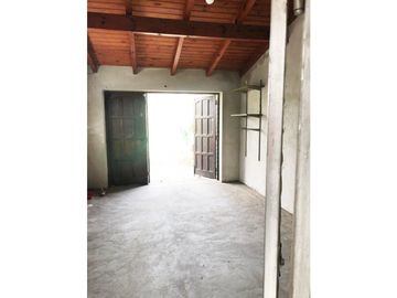 VENTA DE CASA Y CABAÑA EN DOS LOTES EN B. LA TOMA, CAPILLA DEL MONTE-