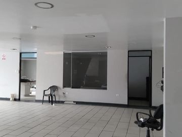 VENDO EXCELENTE PROPIEDAD COMERCIAL EN CAYAMBE SOBRE LA PANAMERICANA NORTE