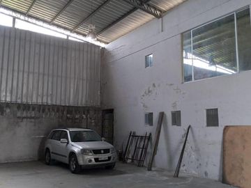 VENDO EXCELENTE PROPIEDAD COMERCIAL EN CAYAMBE SOBRE LA PANAMERICANA NORTE