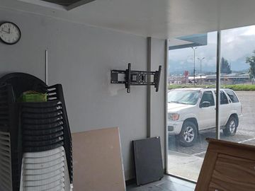 VENDO EXCELENTE PROPIEDAD COMERCIAL EN CAYAMBE SOBRE LA PANAMERICANA NORTE