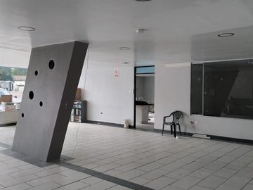 VENDO EXCELENTE PROPIEDAD COMERCIAL EN CAYAMBE SOBRE LA PANAMERICANA NORTE