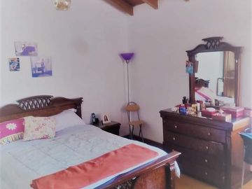 Vendo casa ideal familia grande Av. Eloy Alfaro, Sector Capri, Norte de Quito