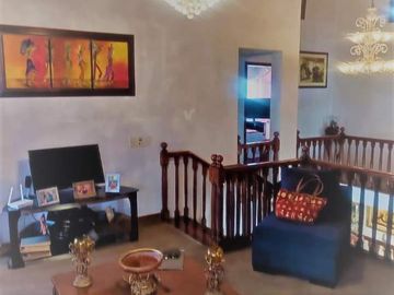 Vendo casa ideal familia grande Av. Eloy Alfaro, Sector Capri, Norte de Quito