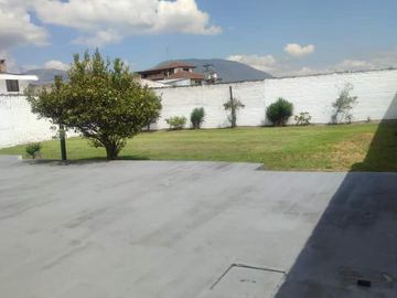 Vendo casa ideal familia grande Av. Eloy Alfaro, Sector Capri, Norte de Quito