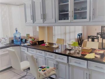 Vendo casa ideal familia grande Av. Eloy Alfaro, Sector Capri, Norte de Quito