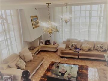 Vendo casa ideal familia grande Av. Eloy Alfaro, Sector Capri, Norte de Quito