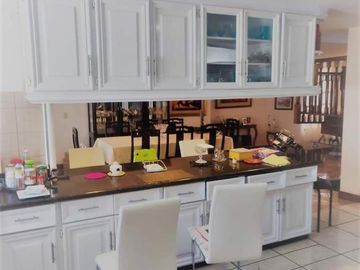 Vendo casa ideal familia grande Av. Eloy Alfaro, Sector Capri, Norte de Quito