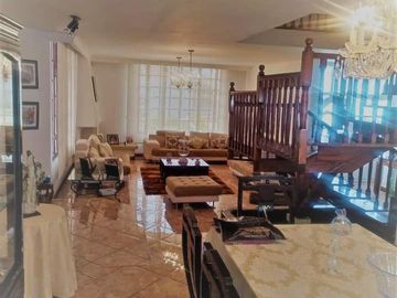 Vendo casa ideal familia grande Av. Eloy Alfaro, Sector Capri, Norte de Quito