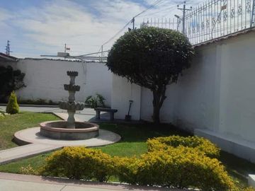 Vendo casa ideal familia grande Av. Eloy Alfaro, Sector Capri, Norte de Quito
