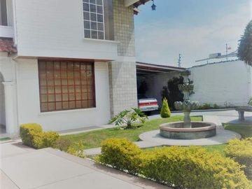Vendo casa ideal familia grande Av. Eloy Alfaro, Sector Capri, Norte de Quito