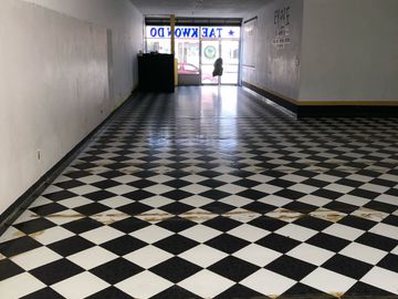 Excelente Oportunidad Departamento en Venta con Local Comercial en Carranza