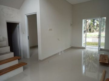 RUMAH TERLARIS TEPI JALAN DEKAT BANDARA DI MANADO