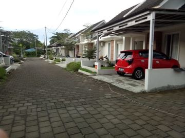 RUMAH TERLARIS TEPI JALAN DEKAT BANDARA DI MANADO