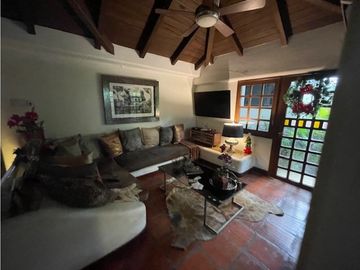 MILAGRO AVENIDA LOS CHIRIJOS, CASA ESQUINERA