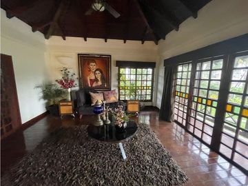 MILAGRO AVENIDA LOS CHIRIJOS, CASA ESQUINERA