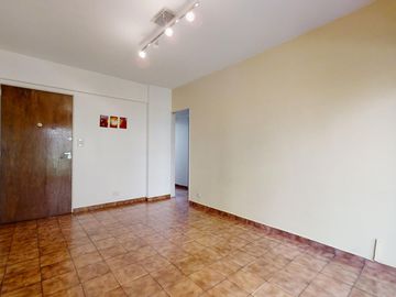 Departamento 2 Ambientes Al Frente con Balcón