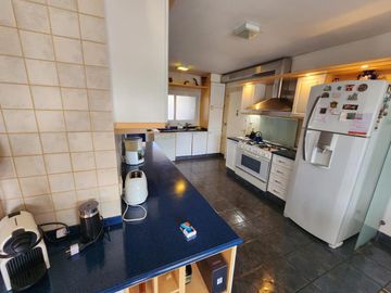 Departamento de 4 Dormitorios - Cochera - Baulera