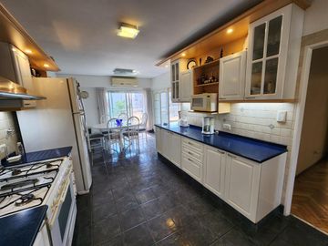 Departamento de 4 Dormitorios - Cochera - Baulera