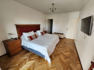 Departamento de 4 Dormitorios - Cochera - Baulera