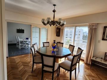Departamento de 4 Dormitorios - Cochera - Baulera
