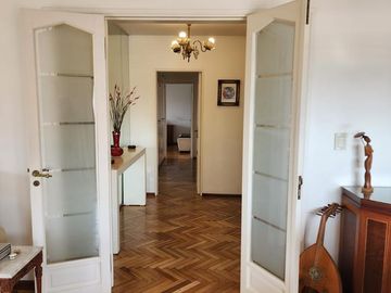 Departamento de 4 Dormitorios - Cochera - Baulera